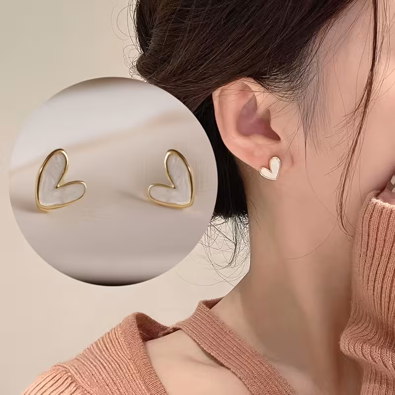 Par de Pendientes Minimalistas en Forma de Corazón para Mujeres